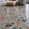 Le terrazzo revient sur les plans de travail : effet déco réussi ou piège d'entretien ?