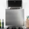 Test Fond de hotte Inox Brossé AluCouleur 70x90 : simple, lourd, efficace derrière la plaque