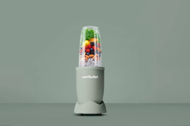 Pro 900 - Blender Personnel Multifonction, Smoothie, Fruits et Légumes, Compact, Facile à Utiliser et Nettoyer, Extraction Nutriments, 900W, Vert Olive Minéral (NB904MAJD)